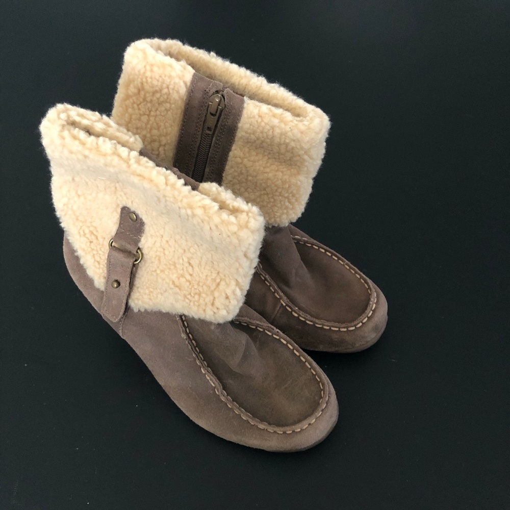 Eddie Bauer Tara Wedge Booties Size 6